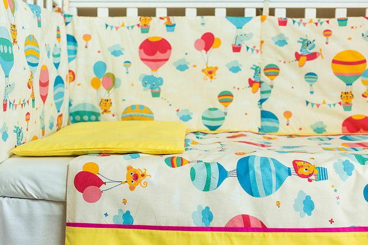 Imagine Lenjerie patut bebe cu galben 5 piese "Balonase" 60 x 120 cm