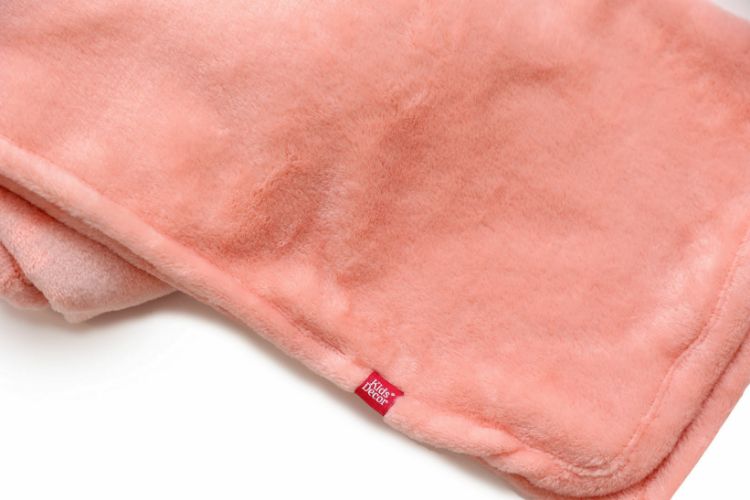 Imagine Paturica pufoasa de plus roz, din polyester